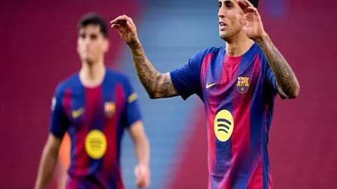 “成都蓉城客场与国安战平引热议，马宁成黄健翔调侃对象”